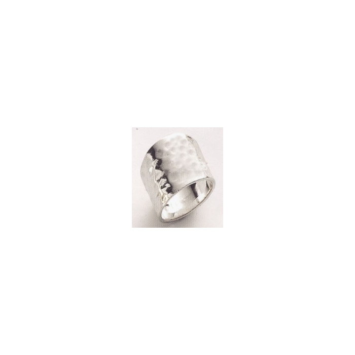Bague en argent martelee qui couvrera vos doigts splendides
