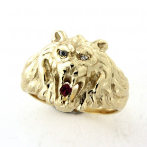 Chevalière lion plaqué or avec oxydes et rubis