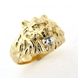 Chevalière lion avec diamant en or