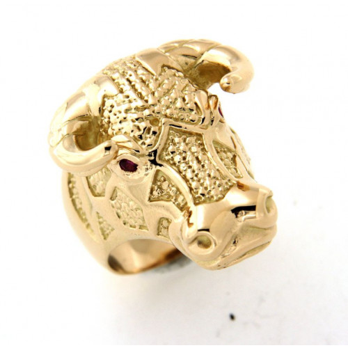 Chevalière taureau plaqué or avec oxydes de couleur sertis dans les yeux